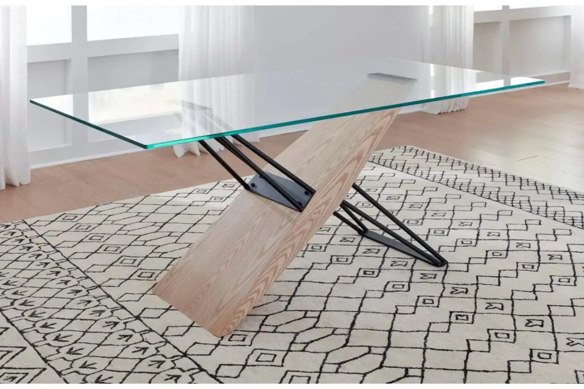 Aere Dining Table