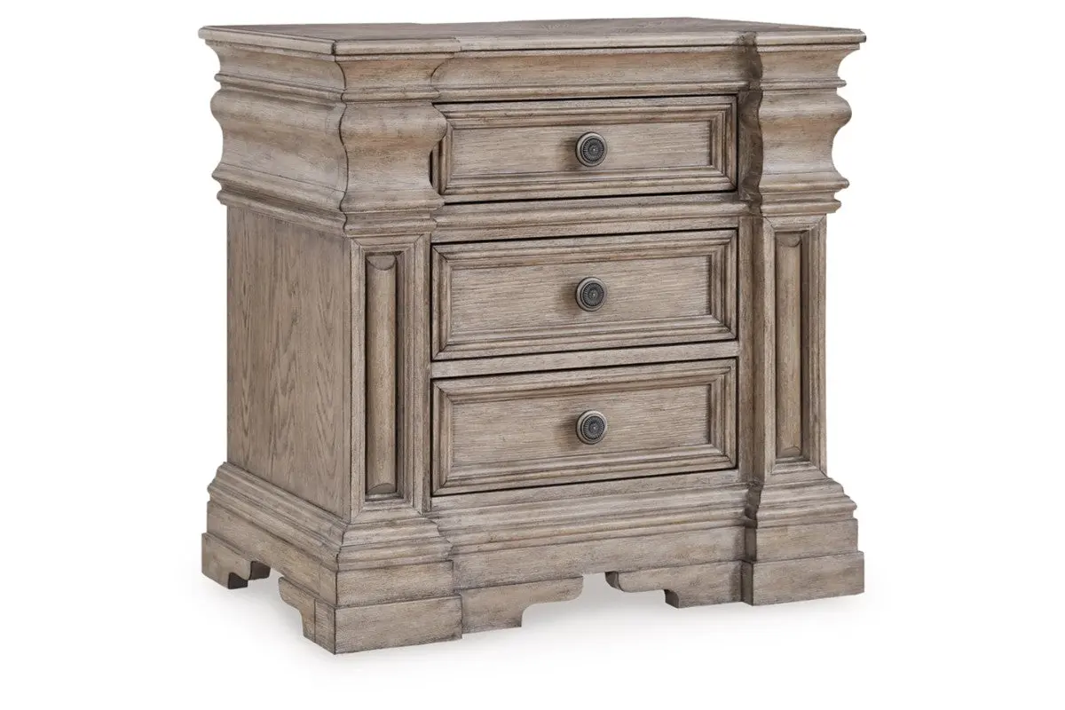 Blairhurst Panel Bed & Dresser & Mirror & Nightstand - Image 17