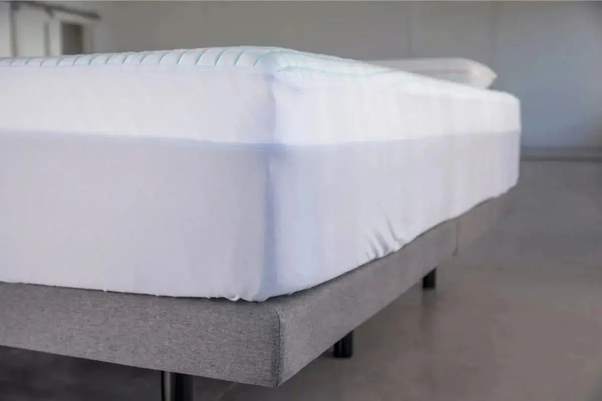 Cooling Ice Mattress Protector - Image 10