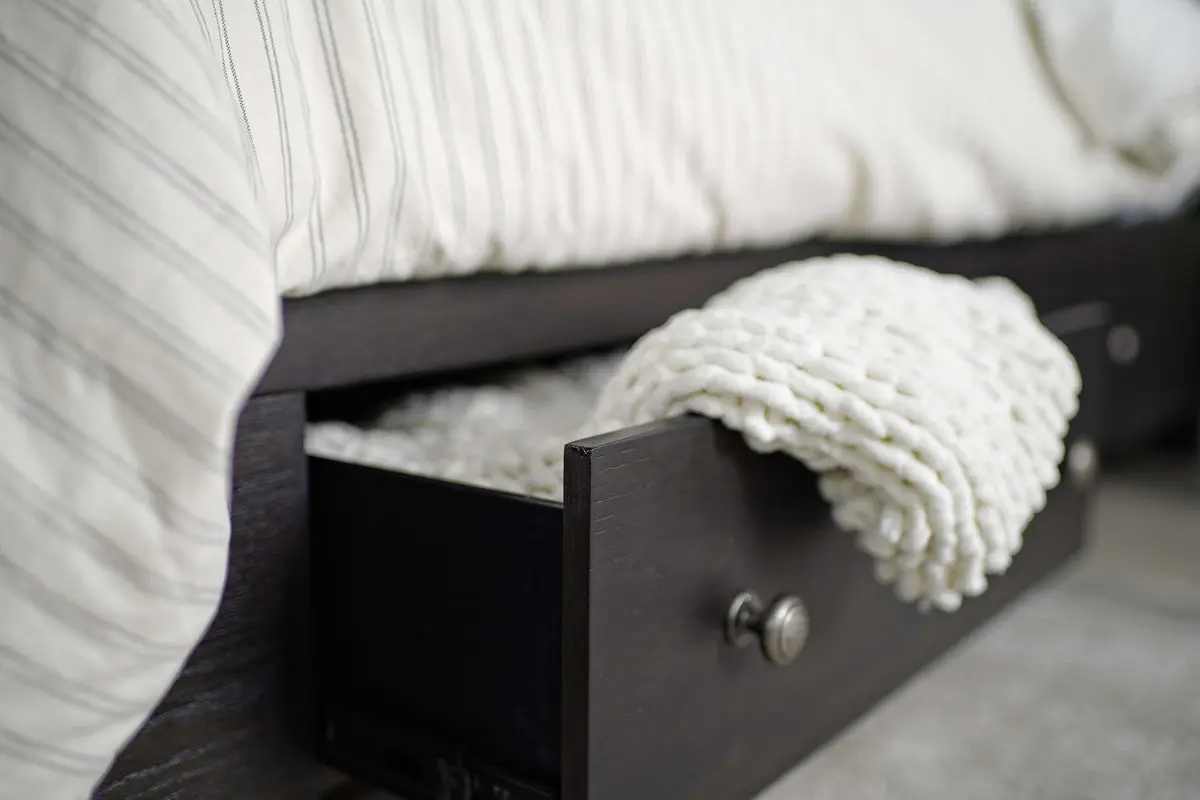 Easton Storage Bed - Image 16