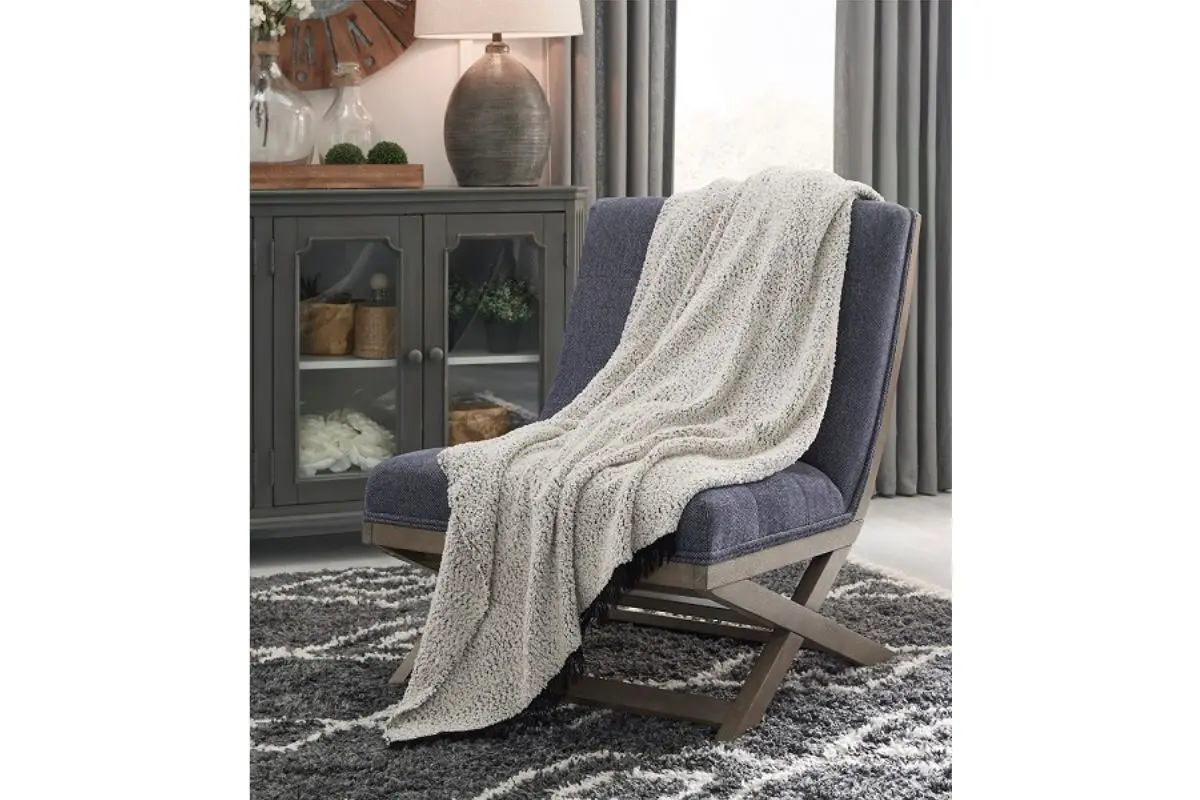 Leonita Throw Blanket