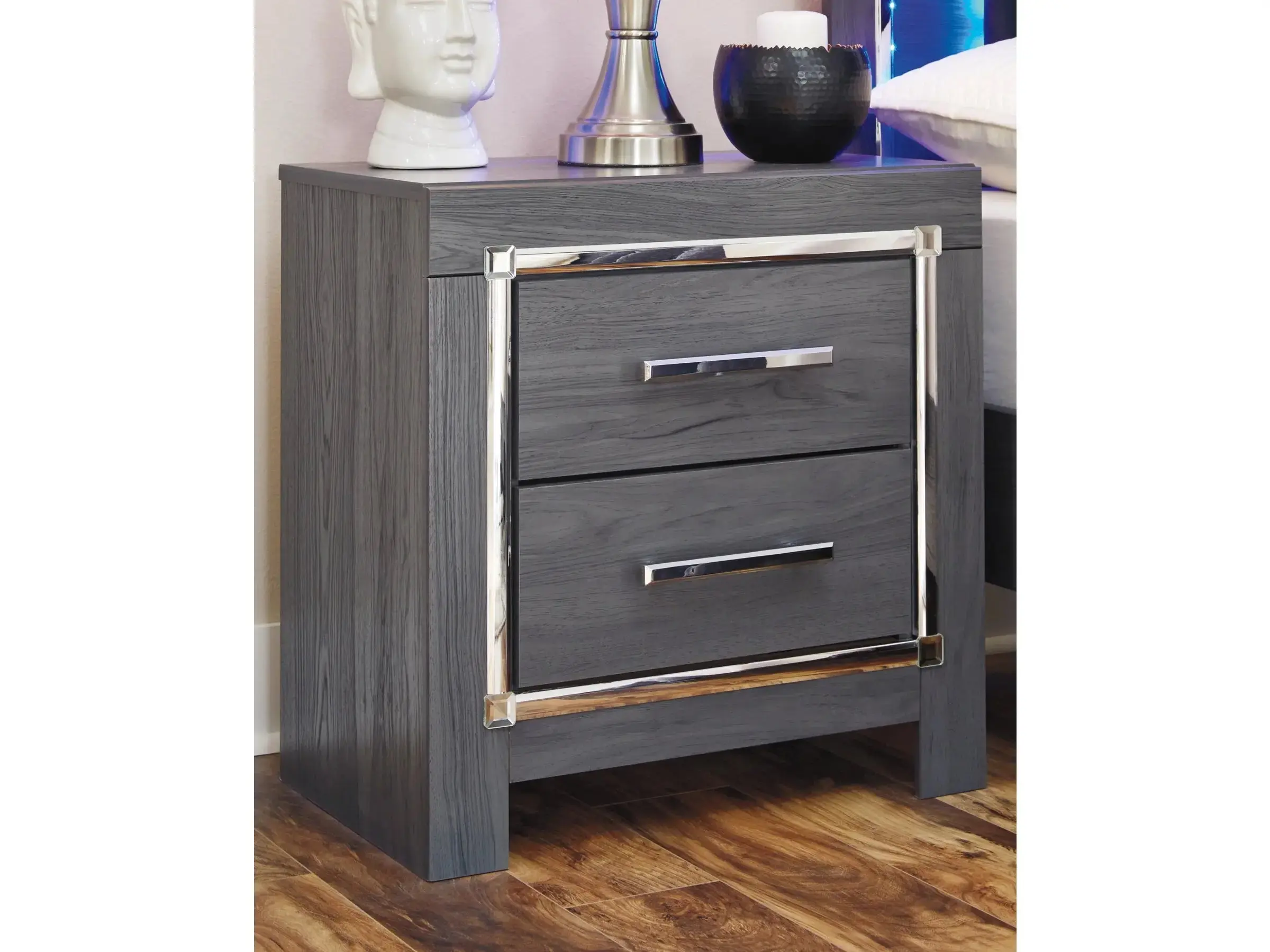 Lodanna Nightstand - Image 5