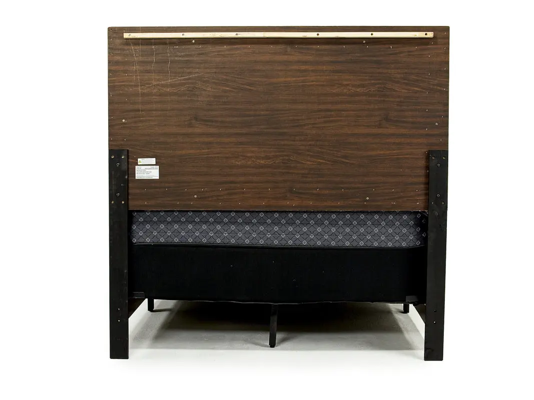 Naialyn Panel Bed - Image 7