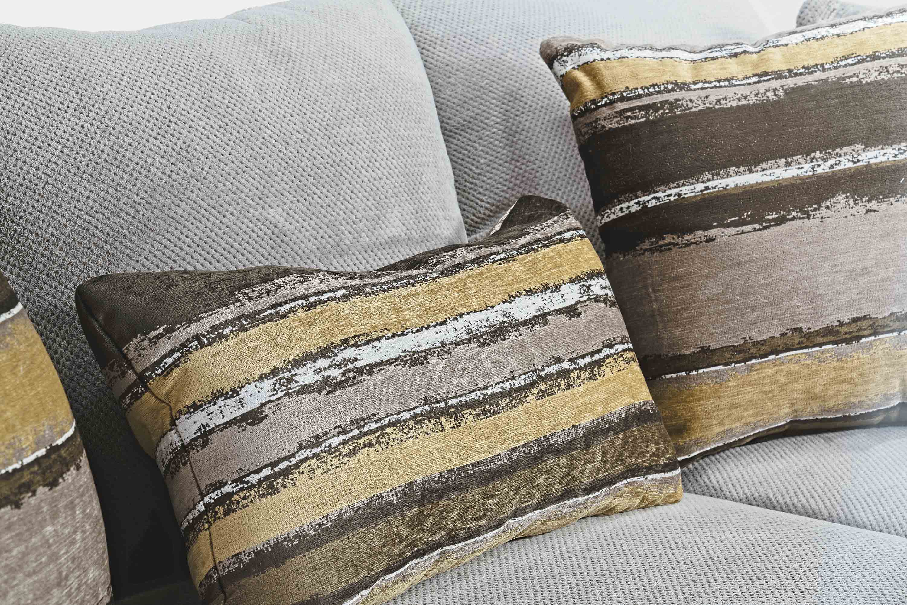 Oracle Large Sofa - Image 7