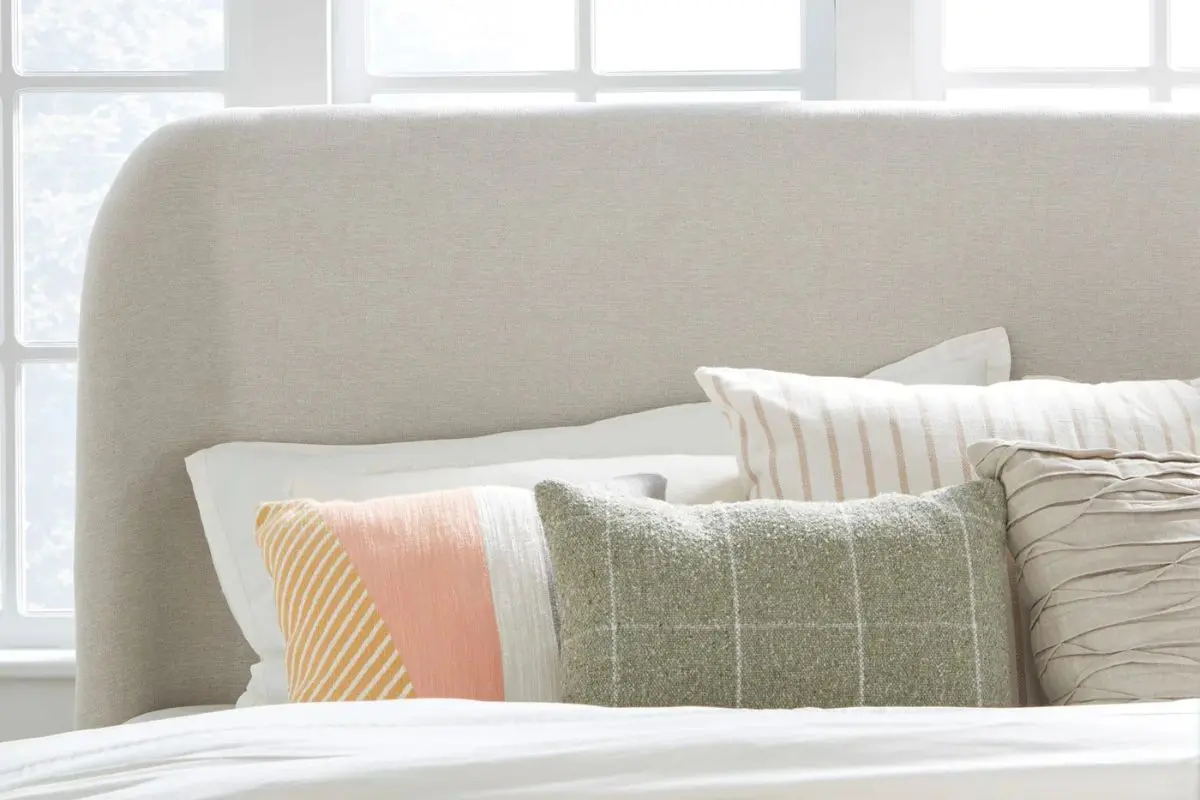 Penny Platform Bed - Image 18